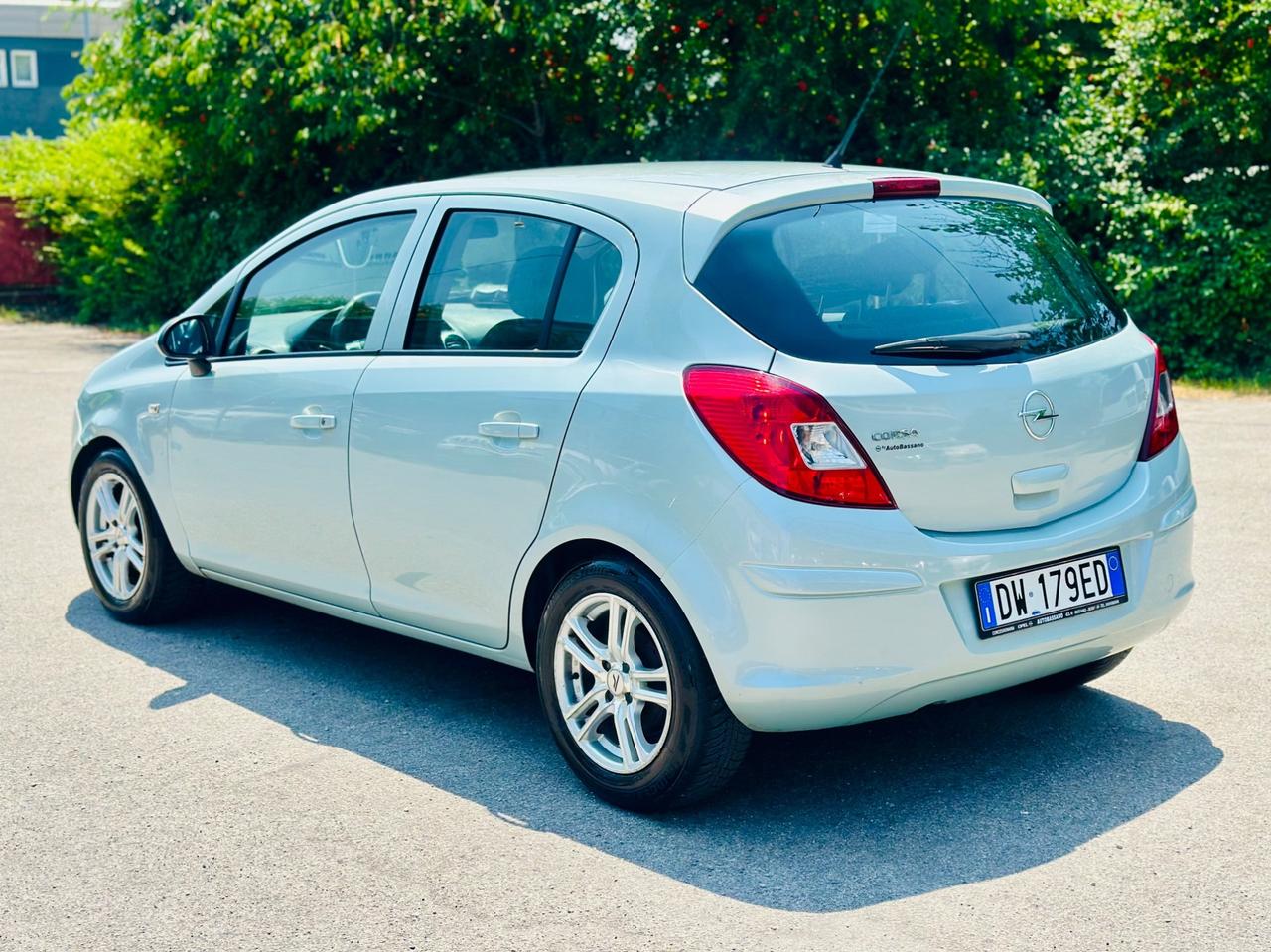 Opel Corsa 2009 1.2 benzina / GPL OK NEOPATENTATI ! ! !