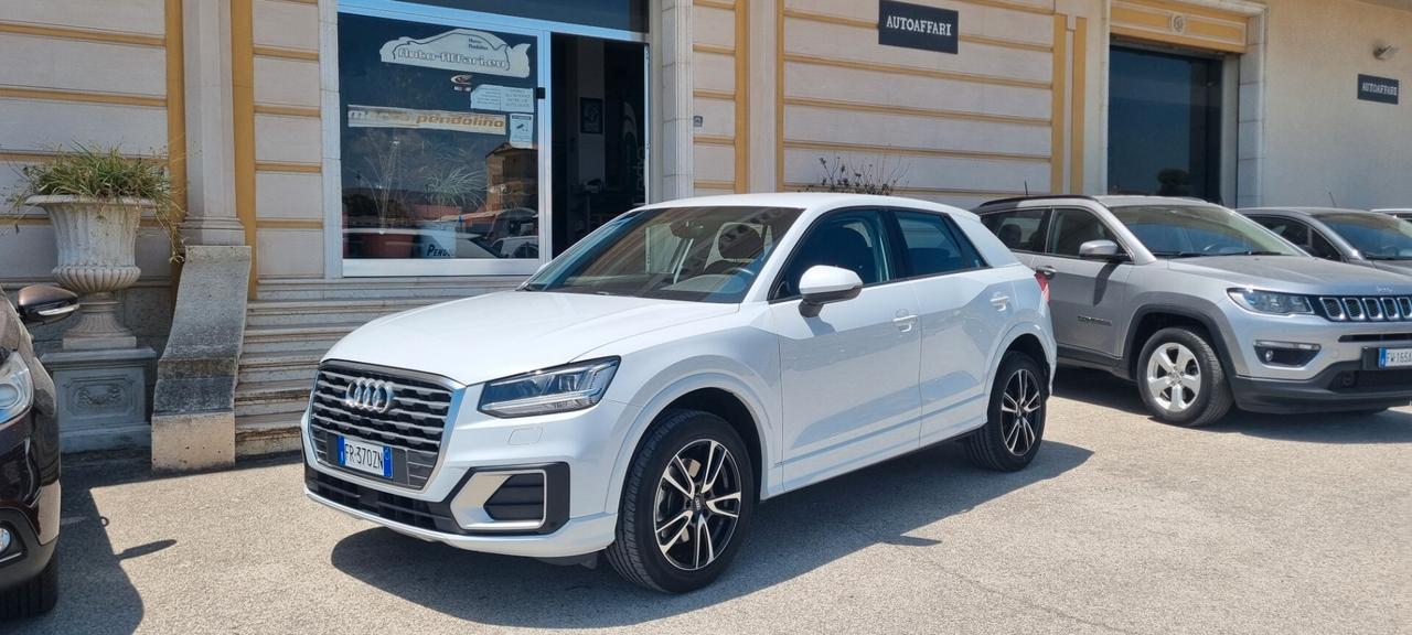 Audi Q2 disponibili 2 q2 30 1.6 TDI 115cv una bianca e una grigia