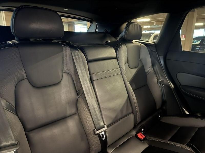 Volvo XC60 B4 D automatico R-Design