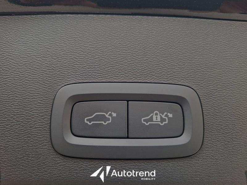 Volvo XC40 B3 163+14 CV Automatico LED Core