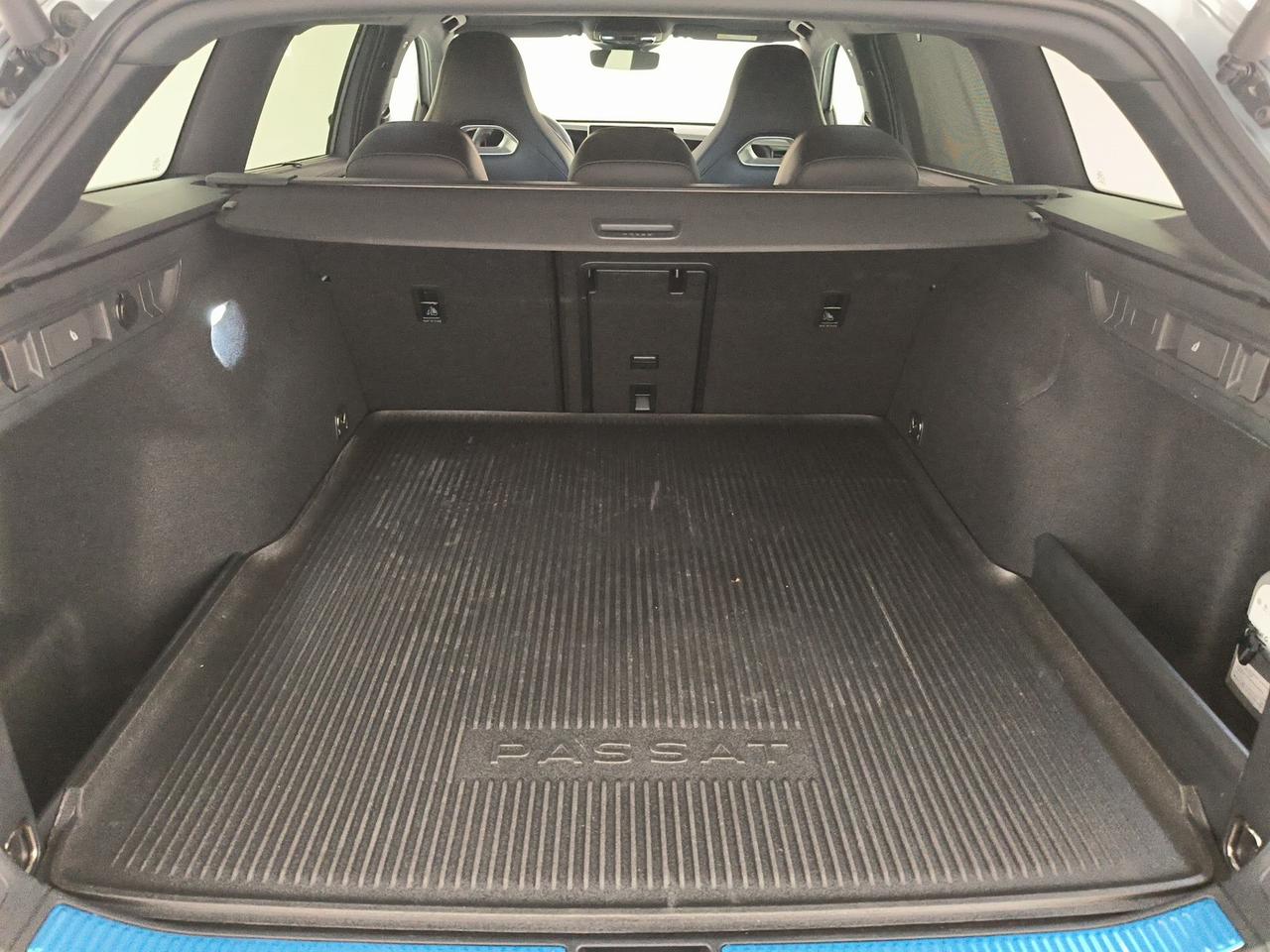 Volkswagen Passat 2.0 tdi scr r-line plus 150cv dsg