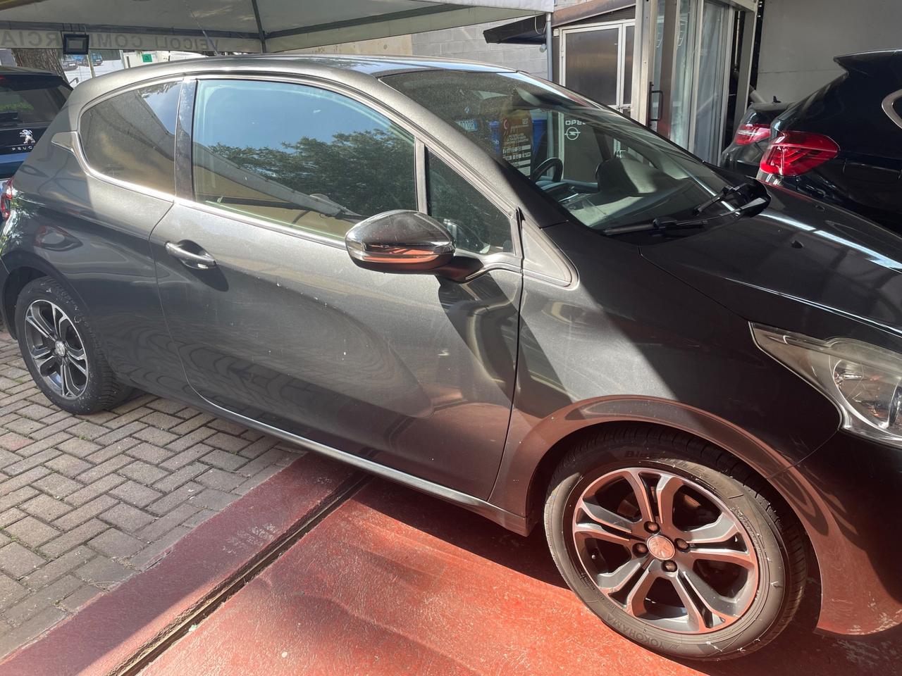 Peugeot 208 1.4 HDi 68 CV 3 porte Allure
