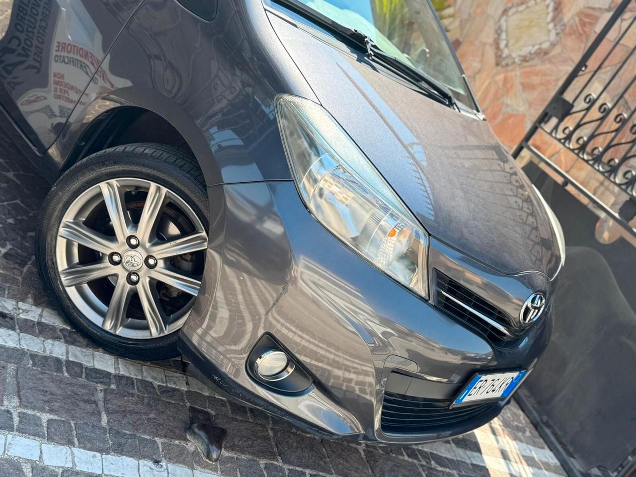 Toyota Yaris 1.3 5 porte Lounge