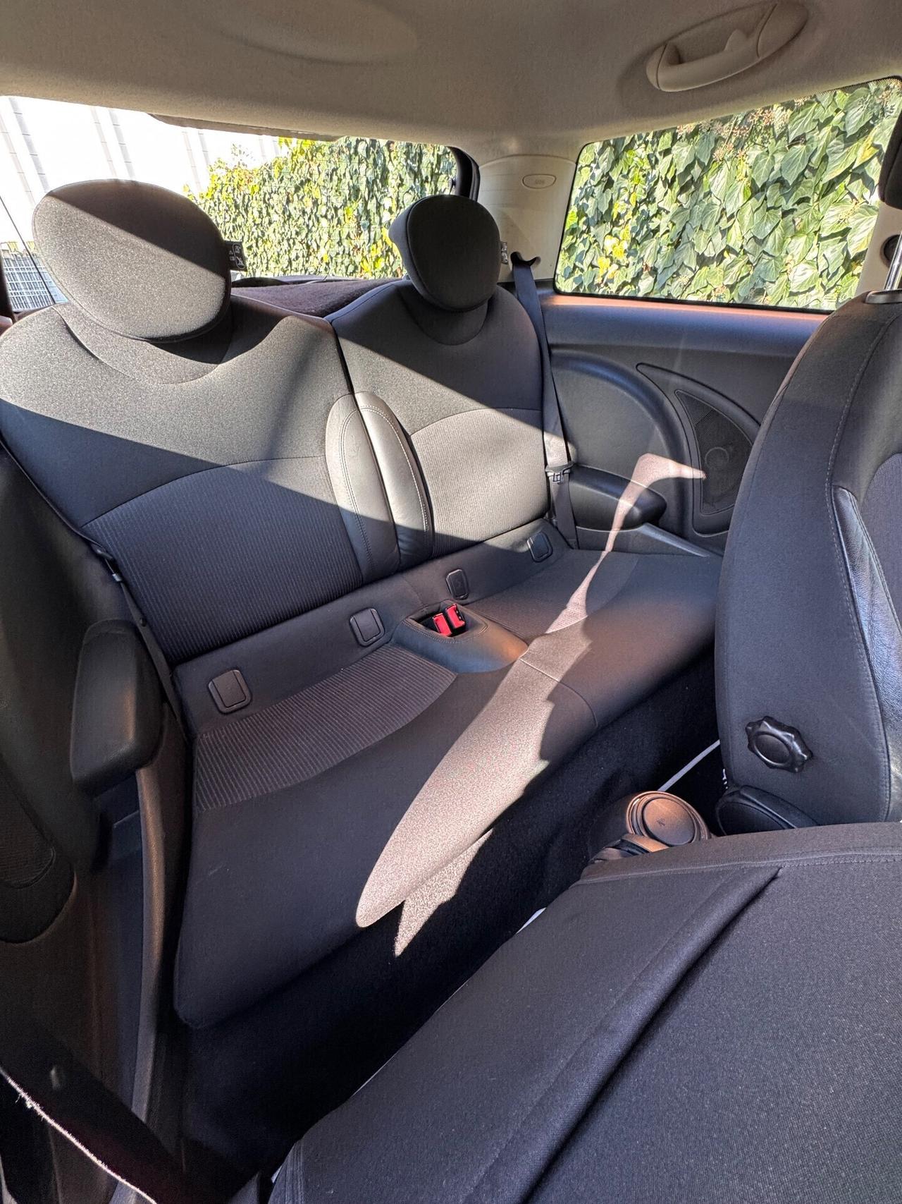 Mini 2.0 16V Cooper D Automatica