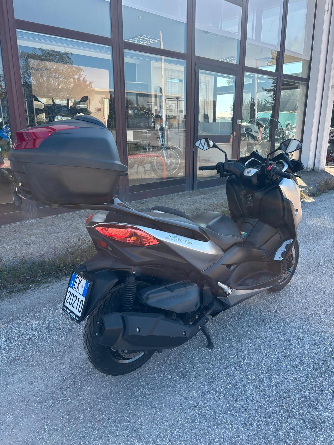 Yamaha X-Max 400