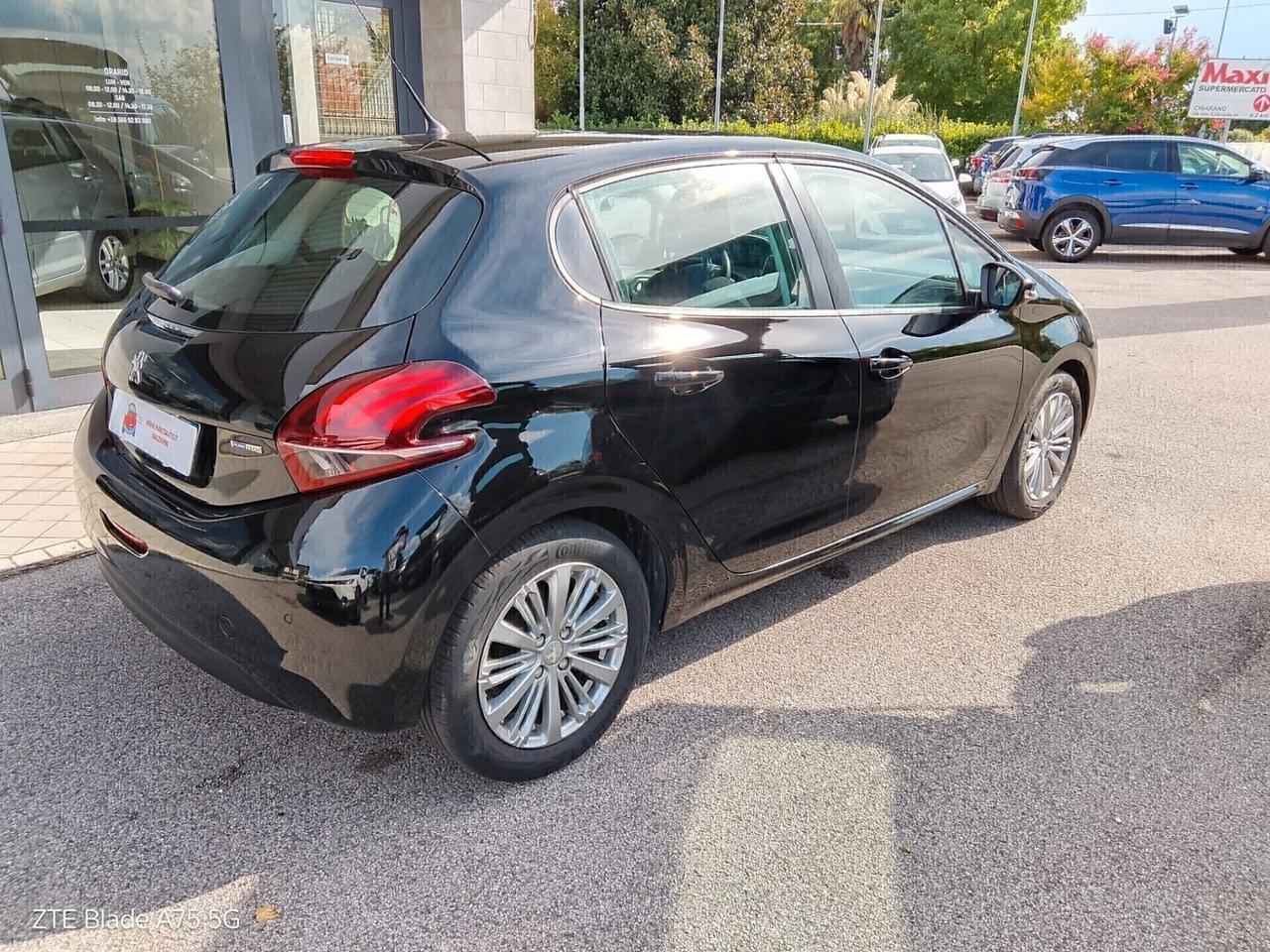Peugeot 208 1.2 benzina Neopatentati