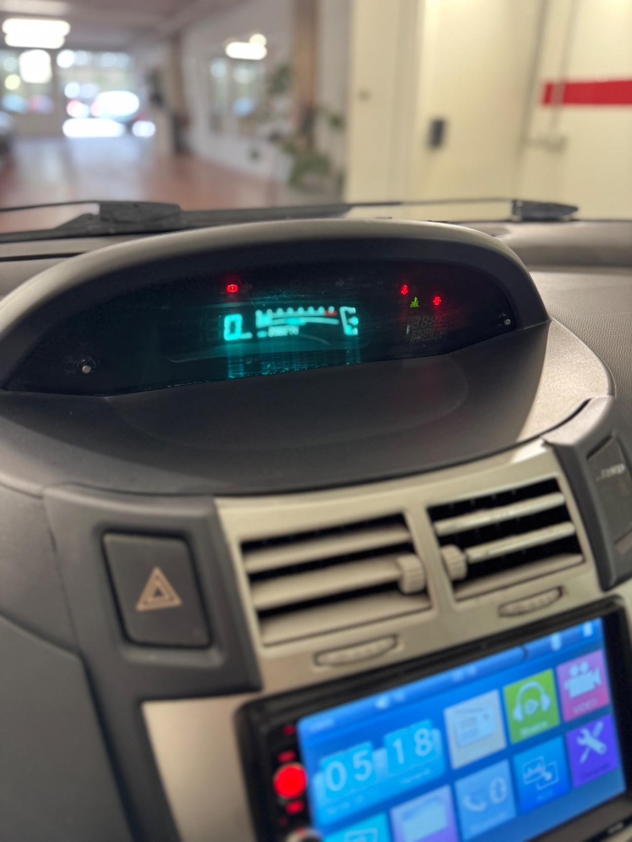 Toyota Yaris 1.0 3 porte Navi NEOPATENTATI - NAVIGATORE CON COLLEGAMENTO TELEFONO - GOMME NUOVE