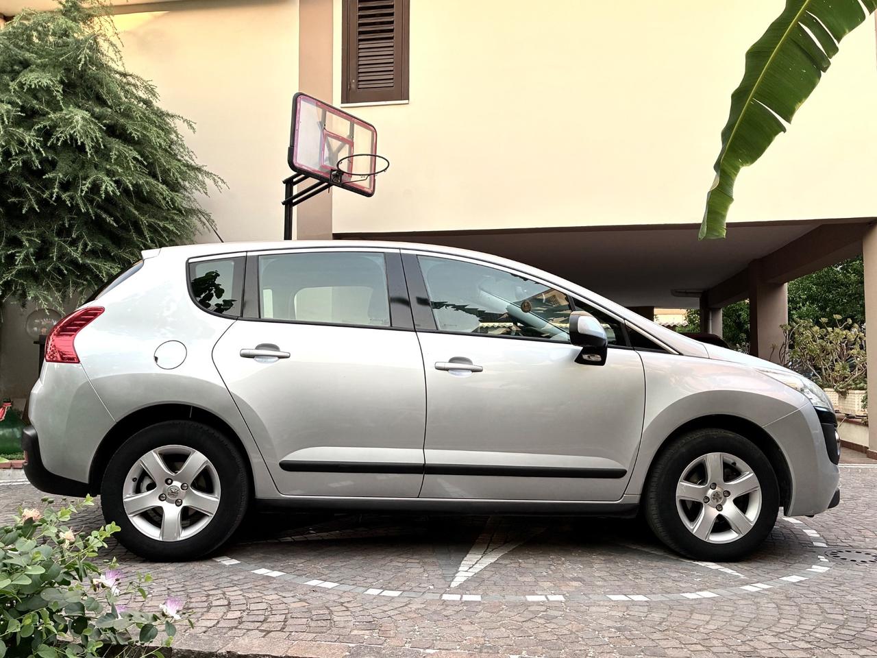 Peugeot 3008 1.6 HDi 112CV cambio robotizzato Business