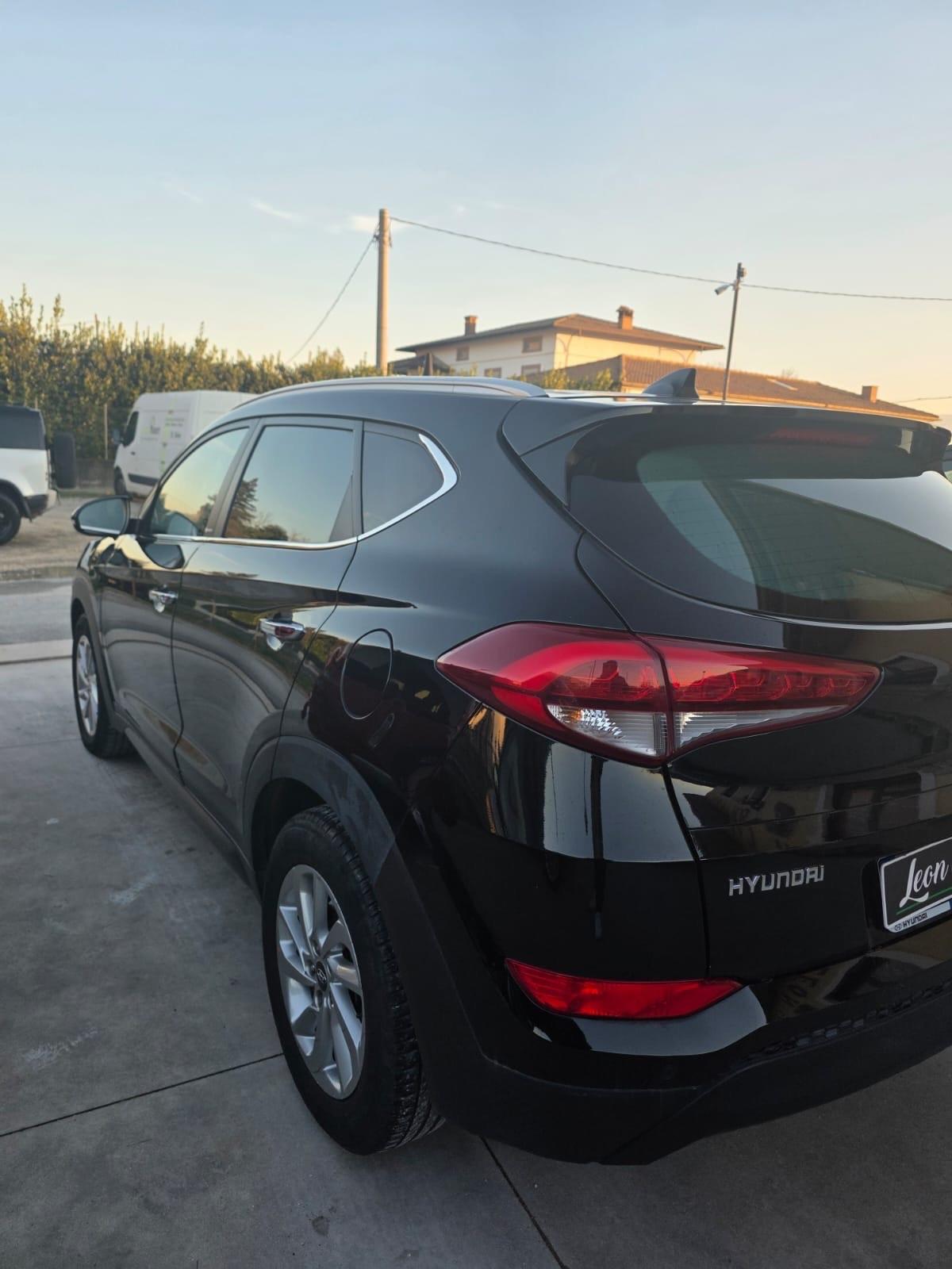 Hyundai Tucson 1.7 CRDi cambio automatico garantita 12 mesi