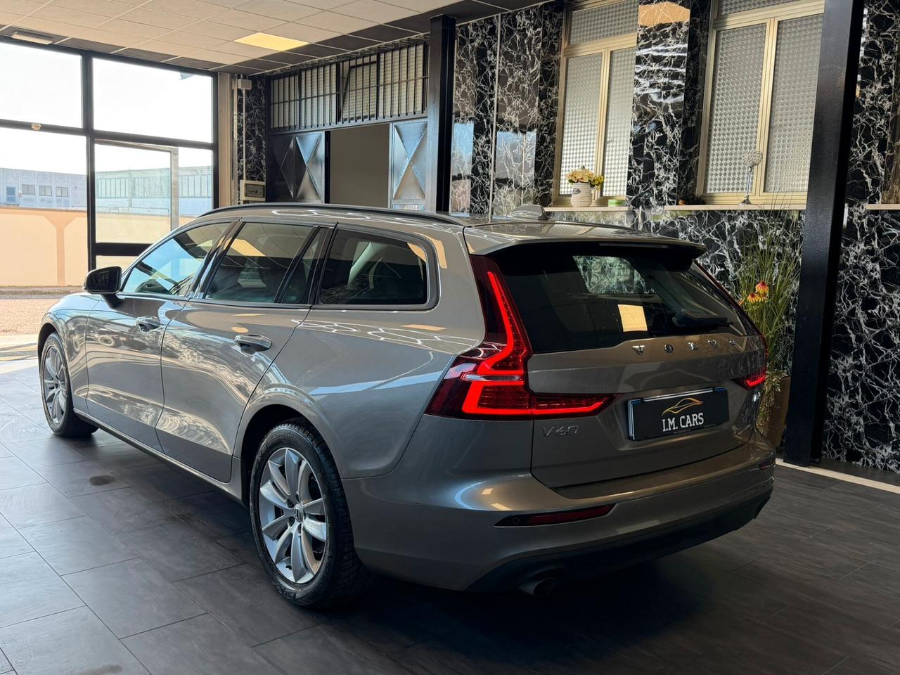 Volvo V60 B4 (d) Geartronic Momentum Business