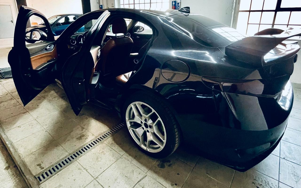 Alfa Romeo Giulia 2.2 Turbodiesel 180 CV AT8 Business Sport Launch Ed.