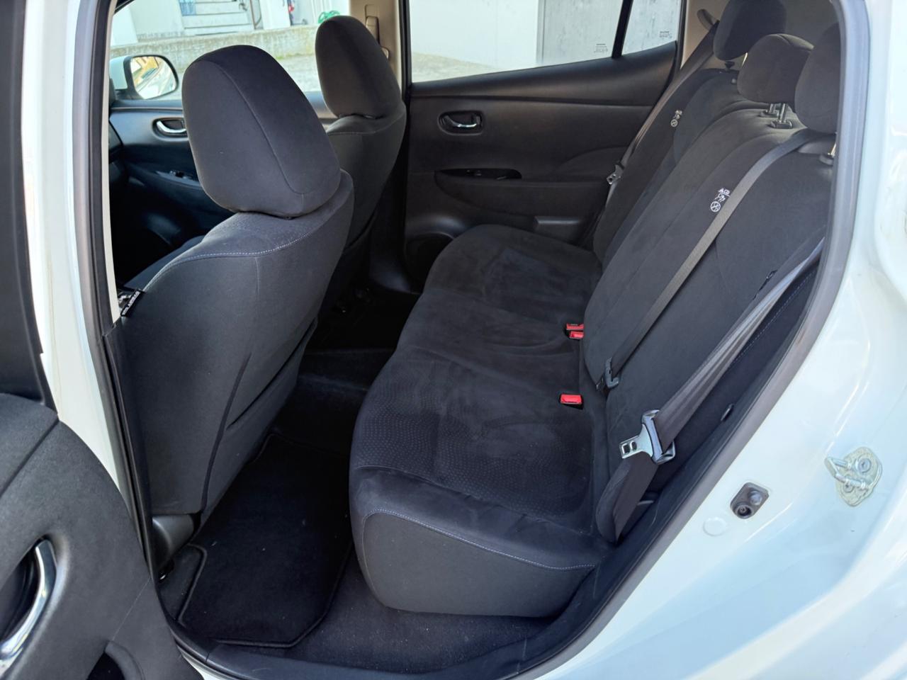 Nissan Leaf Tekna 30KWh Solar pack Spoiler 2016