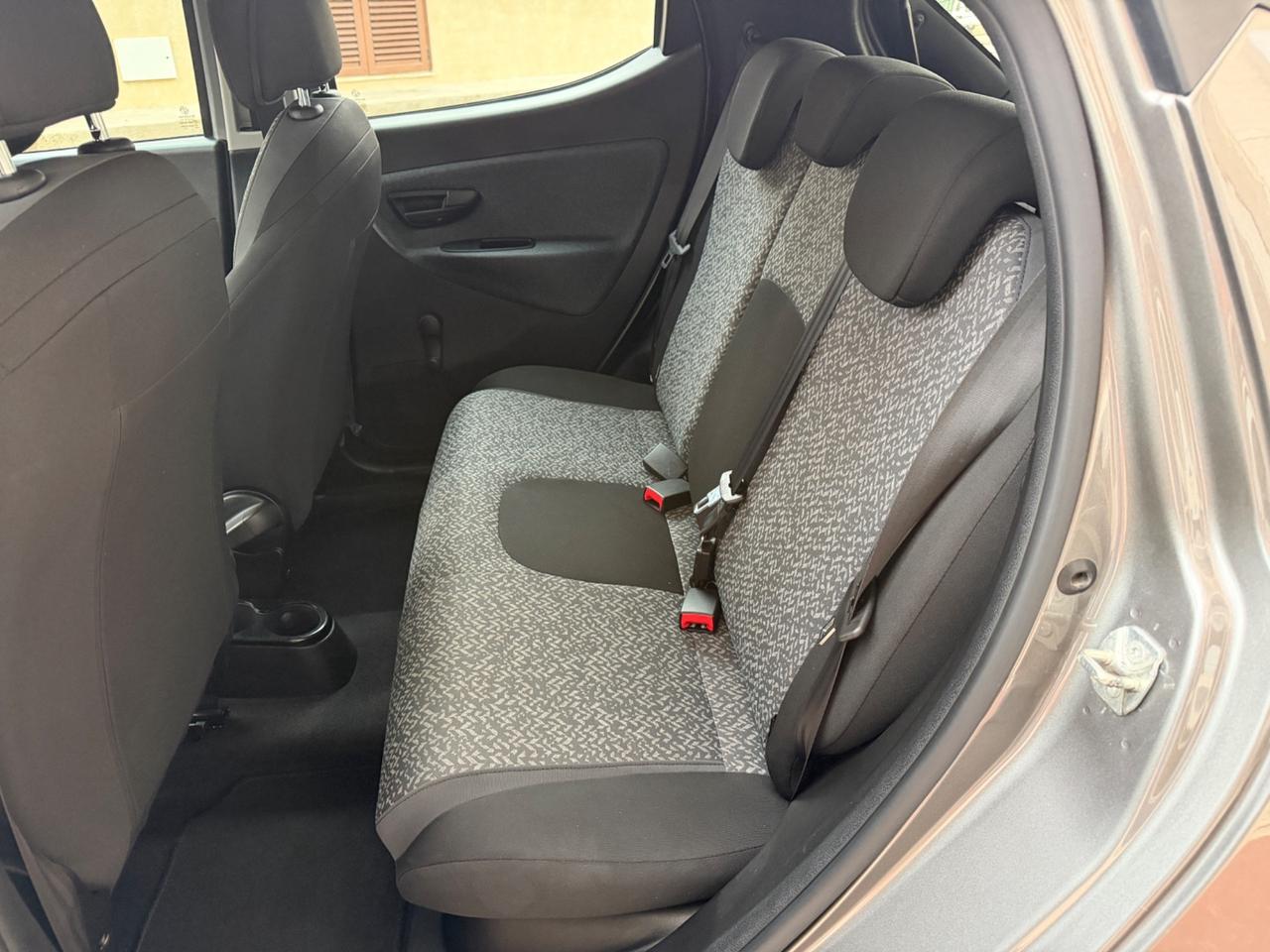 Lancia Ypsilon 1.0 FireFly 5 porte S&S Hybrid Silver