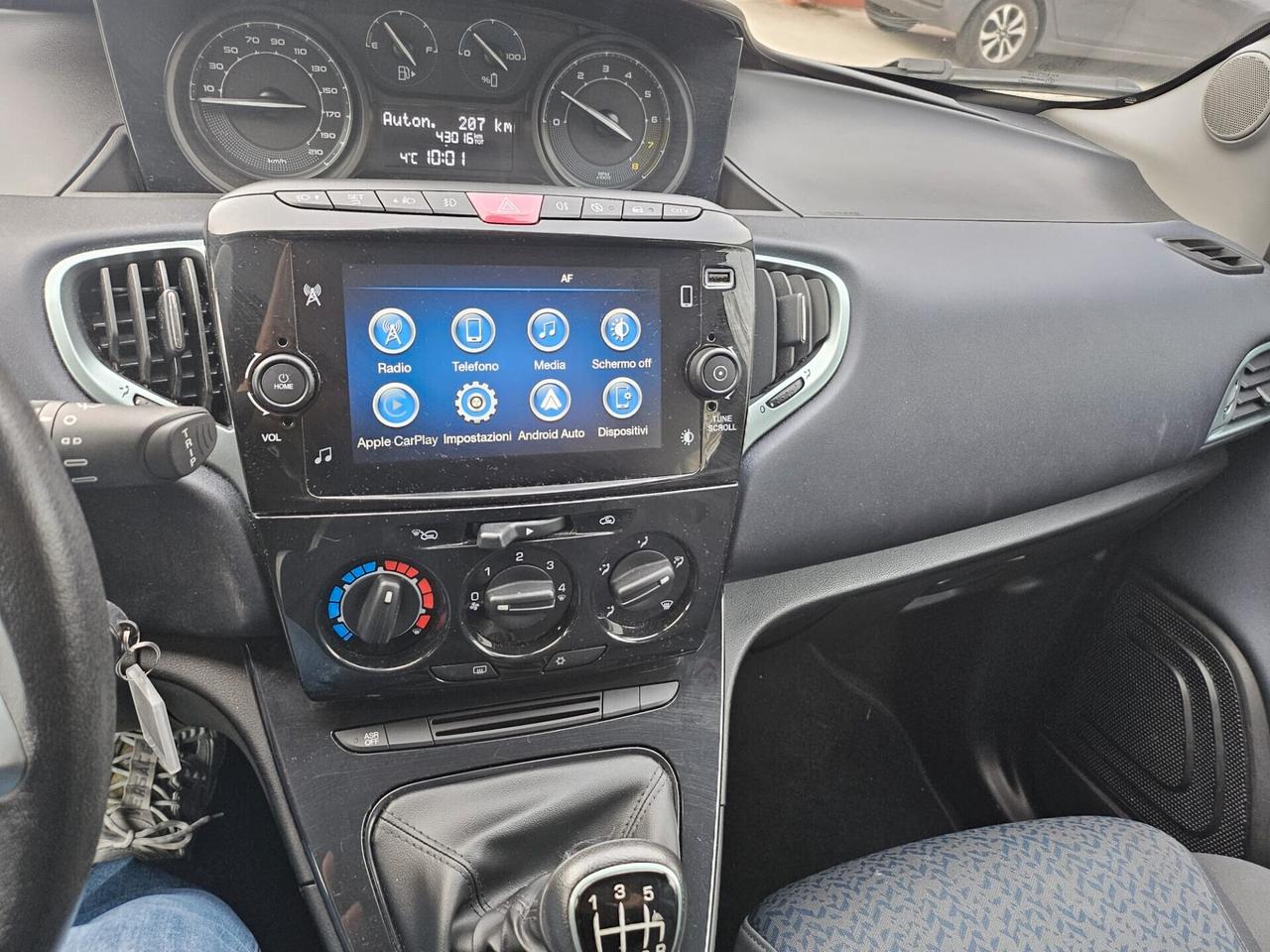 Lancia Ypsilon 1.0 FireFly 5 porte S&S Hybrid Silver