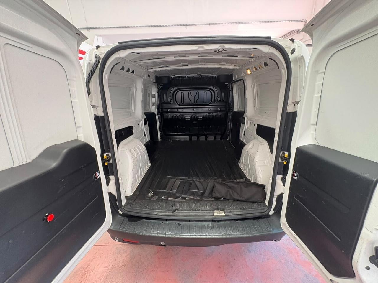 FIAT DOBLO serie3 POSTI3 DIESEL 1600 MULTIJET CV 105 Km 176.031Garanzia 12 mesi