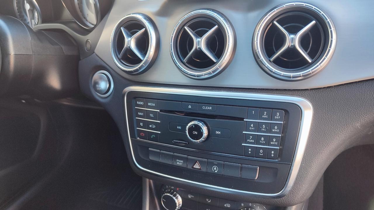 MERCEDES CLA 200 PREMIUM