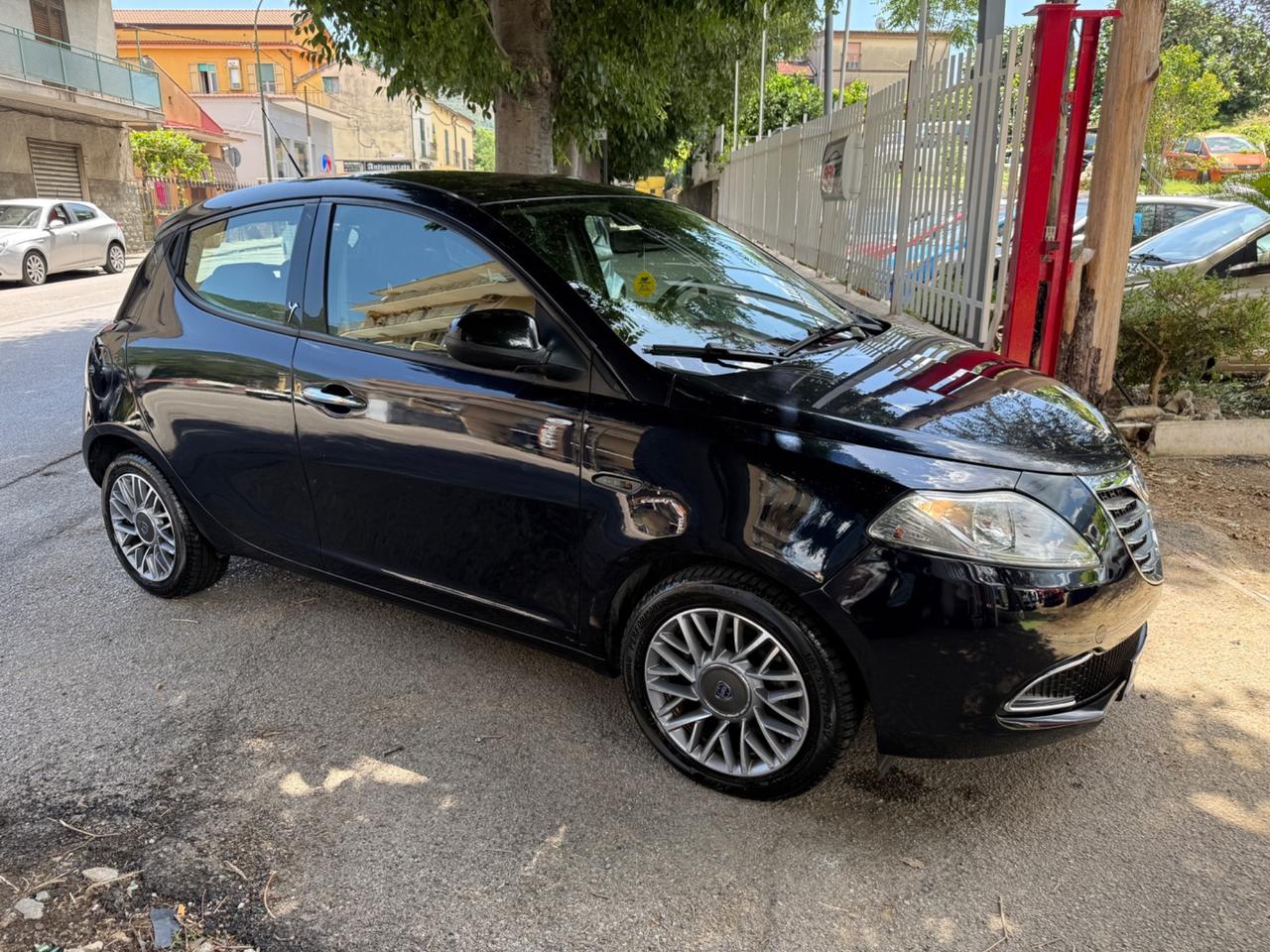 Lancia Ypsilon 1.2 69 CV 5 porte S&S Silver