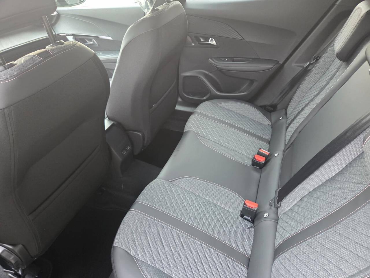 Peugeot 2008 ALLURE 100 CV KMO NESSUN OBBLIGO FINANZIARIO