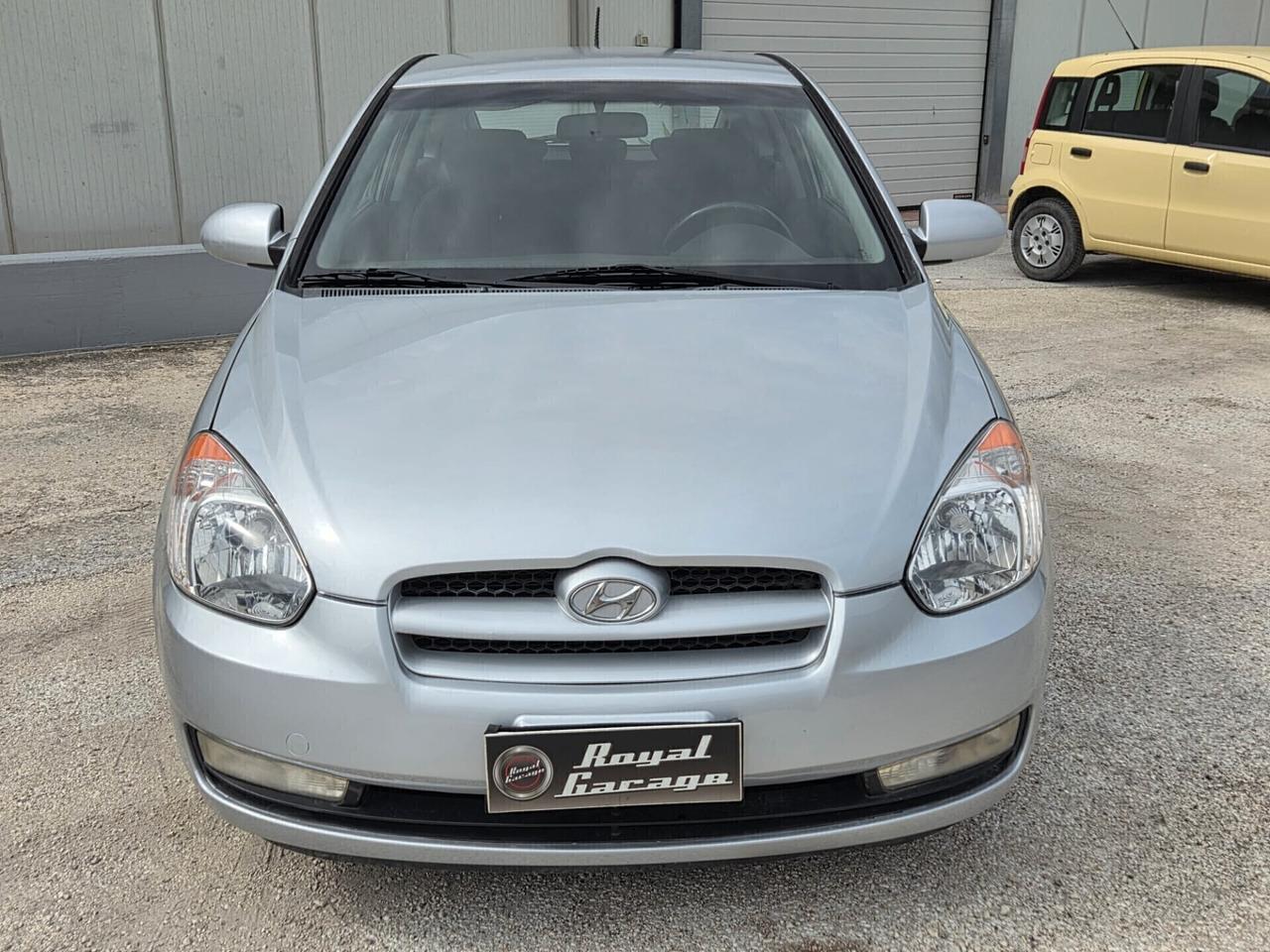 Hyundai Accent 1.4 DYNAMIC METANO -soli km 65.000-