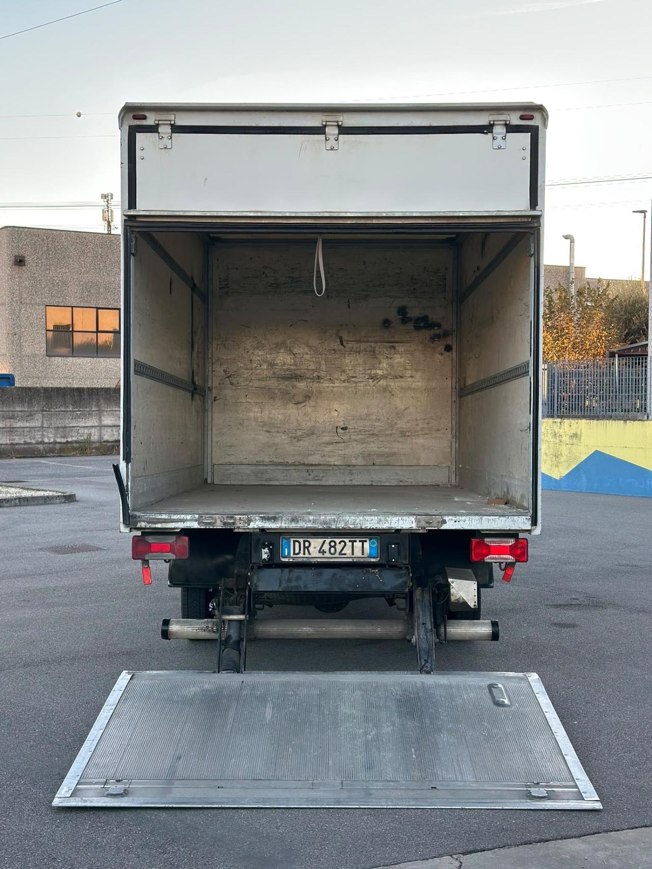 Iveco 35c15 con pedana