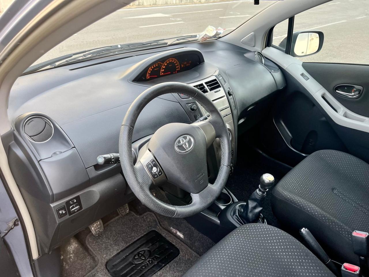 Toyota Yaris 1.3benz 2011 58.000km perfetta per neopatentati