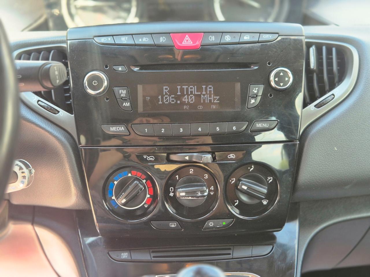 Lancia Ypsilon 1.2 69 CV / BENZ/ 5P /OK NEOPATENTATI