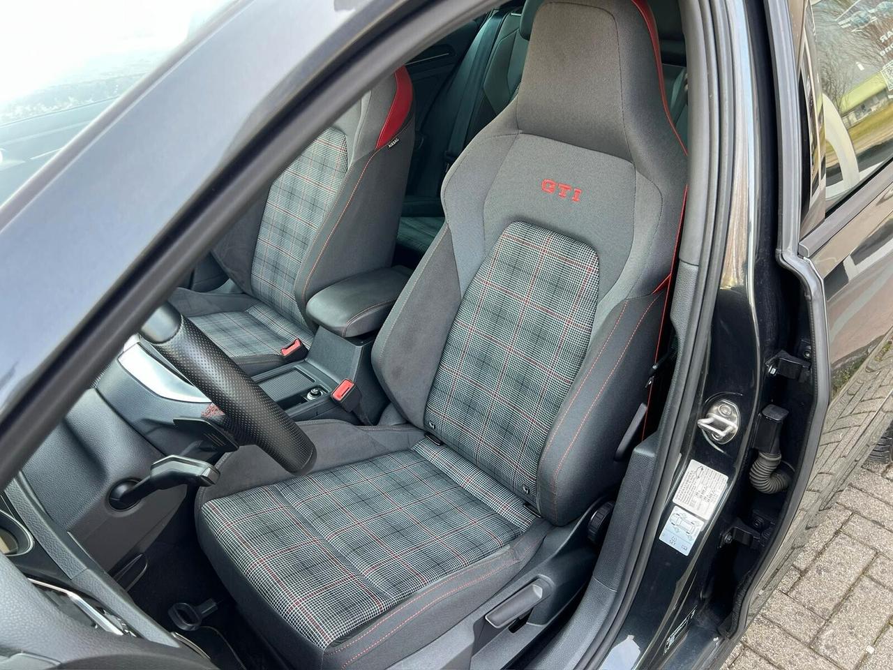 Volkswagen Golf GTI Performance 2.0 TSI DSG 230cv