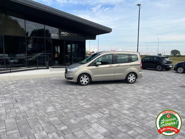FORD Tourneo Courier 1.5 TDCI Plus ANCHE PER NEOPATENTATI
