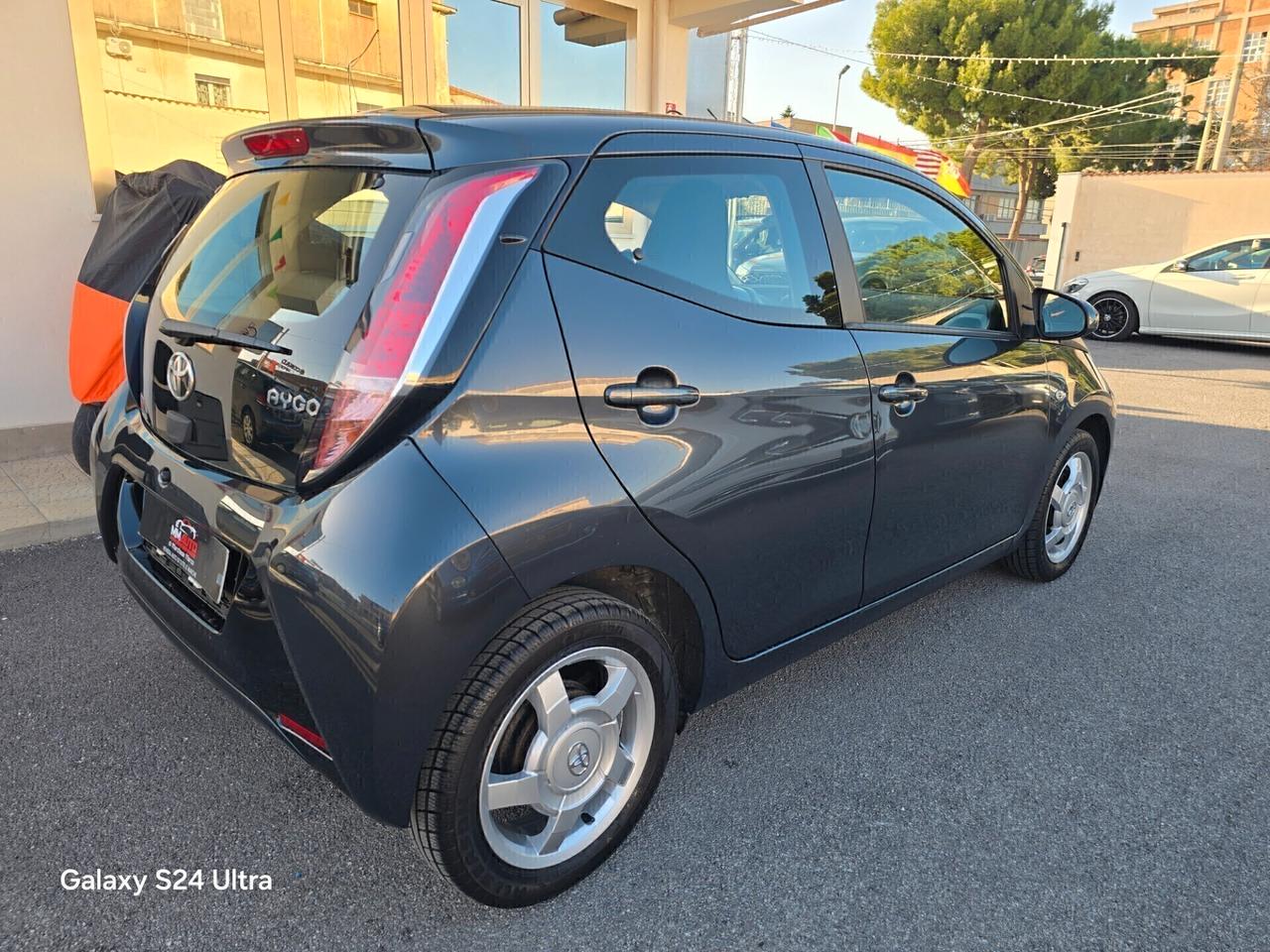 Toyota Aygo 1.0 VVT-i 69 CV 5 porte x-cool