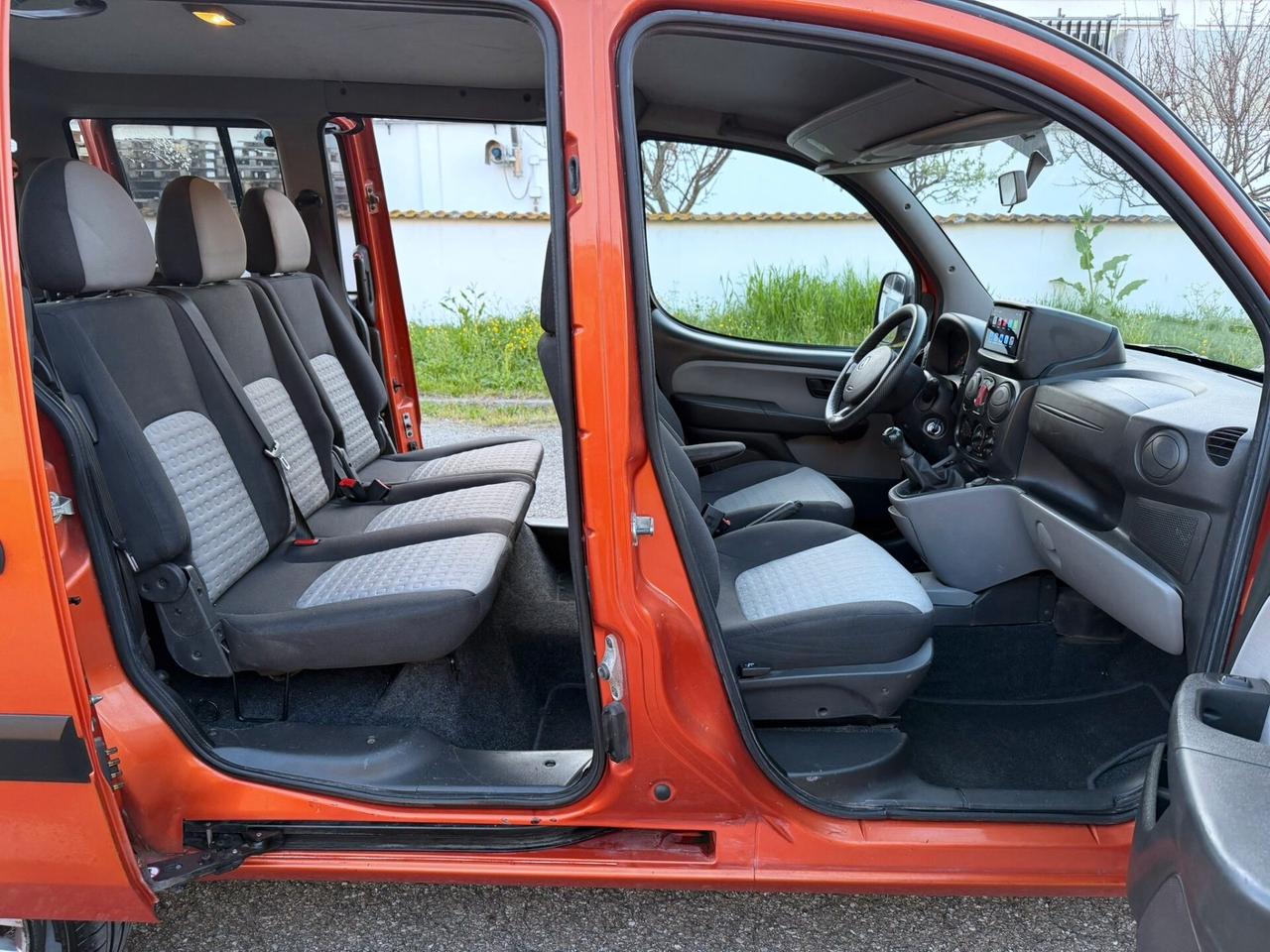 Fiat Doblo 1.9 MJT 105 CV Passo Lungo 5 posti