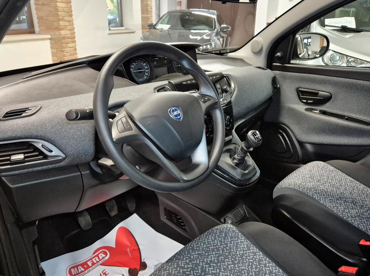 Lancia Ypsilon 1.0 FireFly 5 porte S&S Hybrid Silver