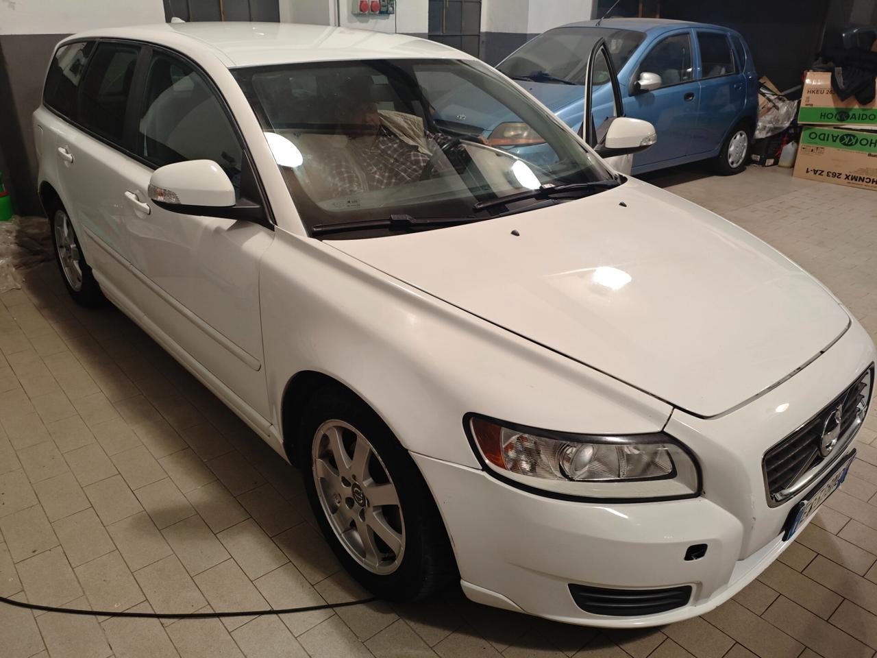 Volvo V50 D2 R-design