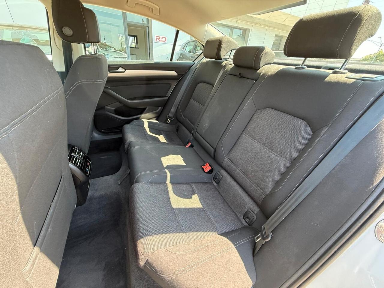 Volkswagen Passat 1.6 TDI Comfortline BlueMotion Technology - ok neopatentati -