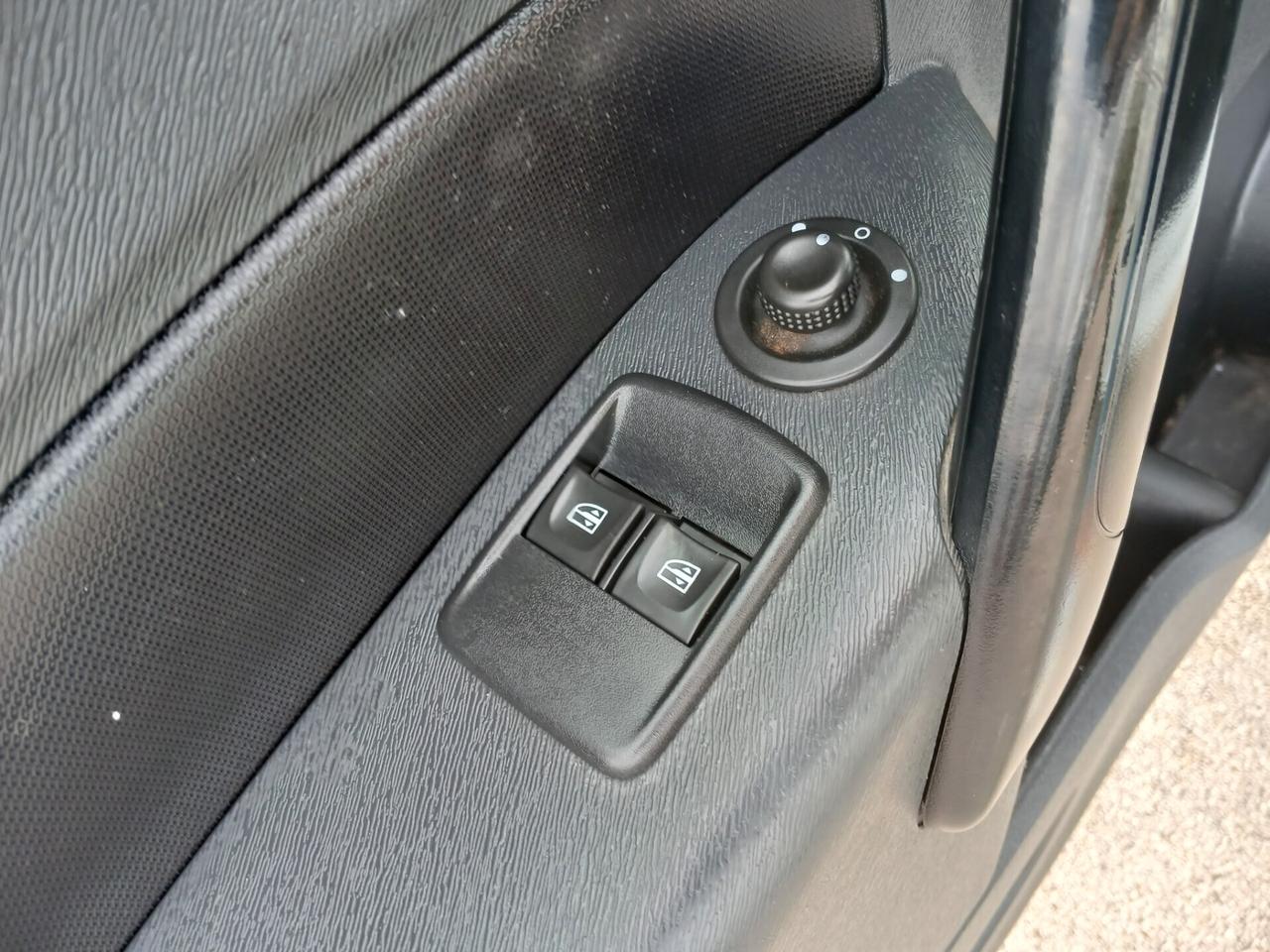 RENAULT KANGOO MAXI AUTOCARRO 5 POSTI