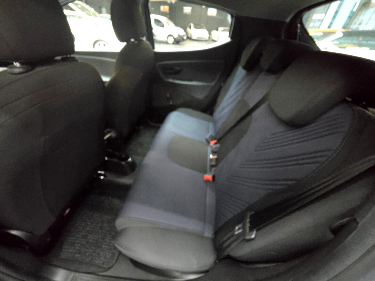 LANCIA YPSILON 1.0 FIREFLY HYBRID GOLD XNEOPATENTATO