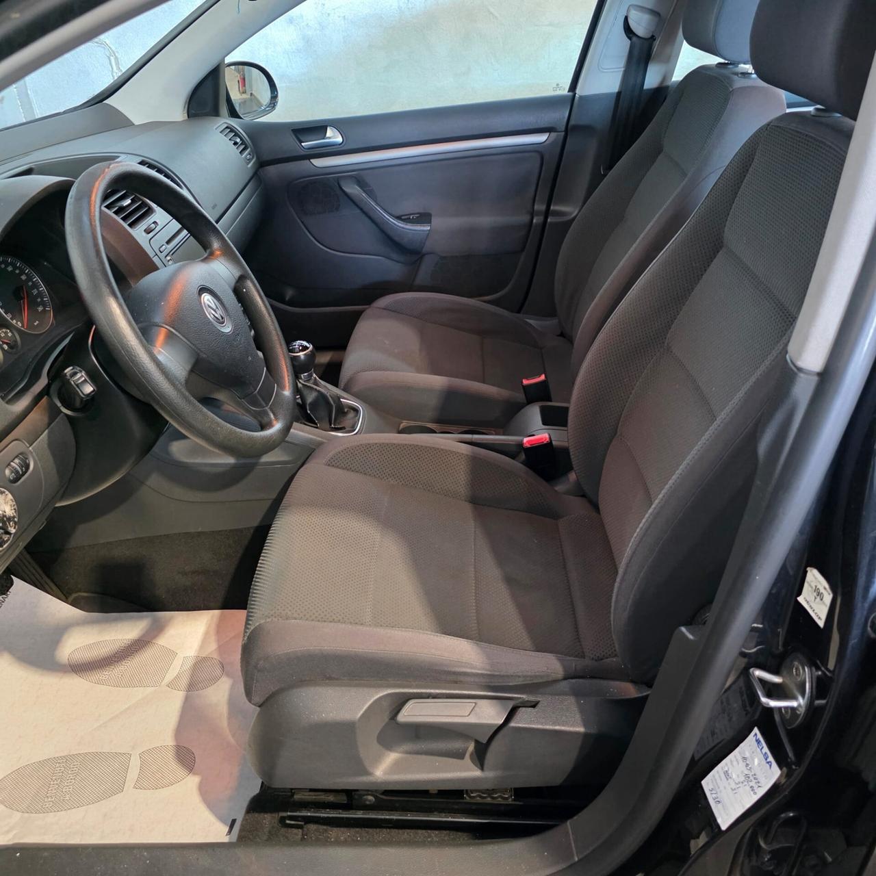 Volkswagen Golf 1.6 BENZINA NEOPATENTATI