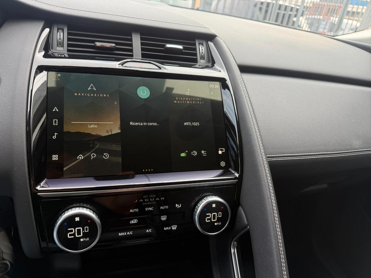 Jaguar E-Pace 2.0d i4 mhev R-Dynamic SE awd 204cv auto