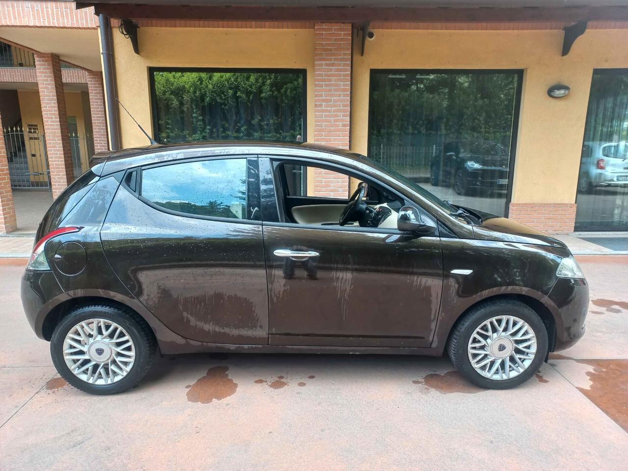 Lancia Ypsilon 1.2 69 CV 5 porte Gold