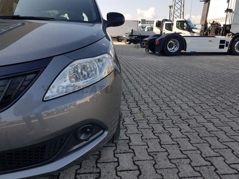 Lancia Ypsilon Ypsilon 1.0 firefly hybrid Oro s&s 70cv