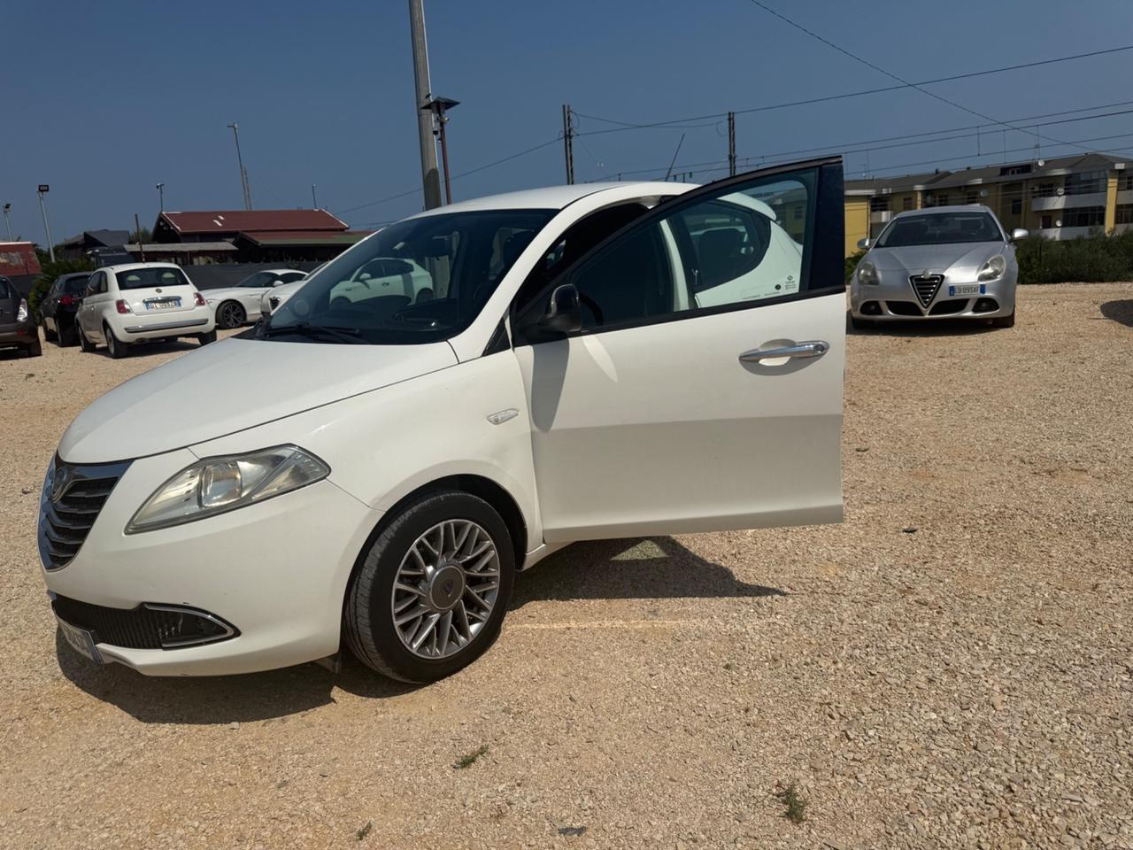 Lancia Ypsilon 1.3 MJT 95 CV 3.990€ PERMUTE