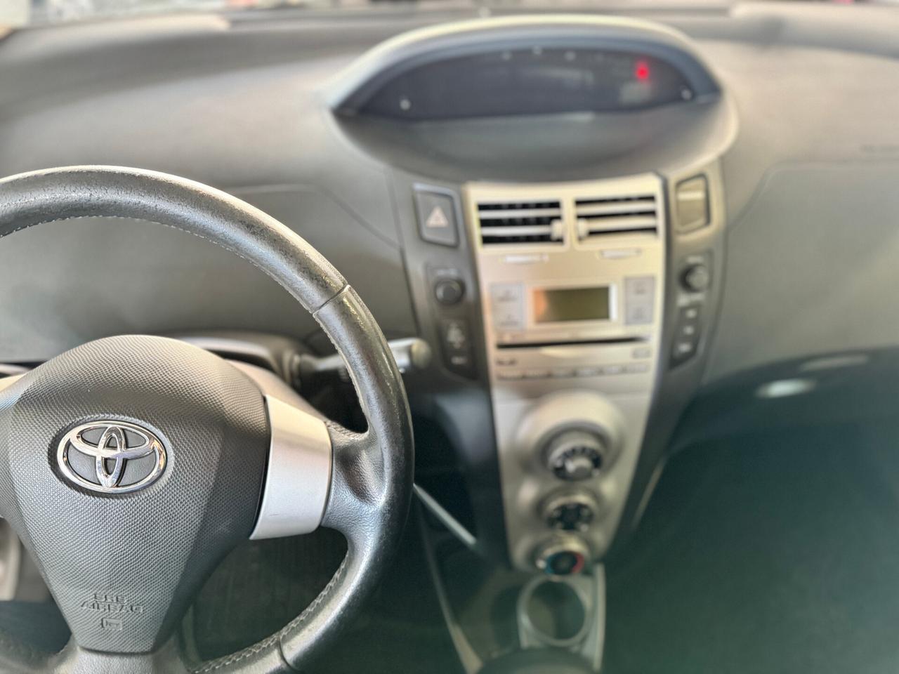 Toyota Yaris 1.0 3 porte Sol