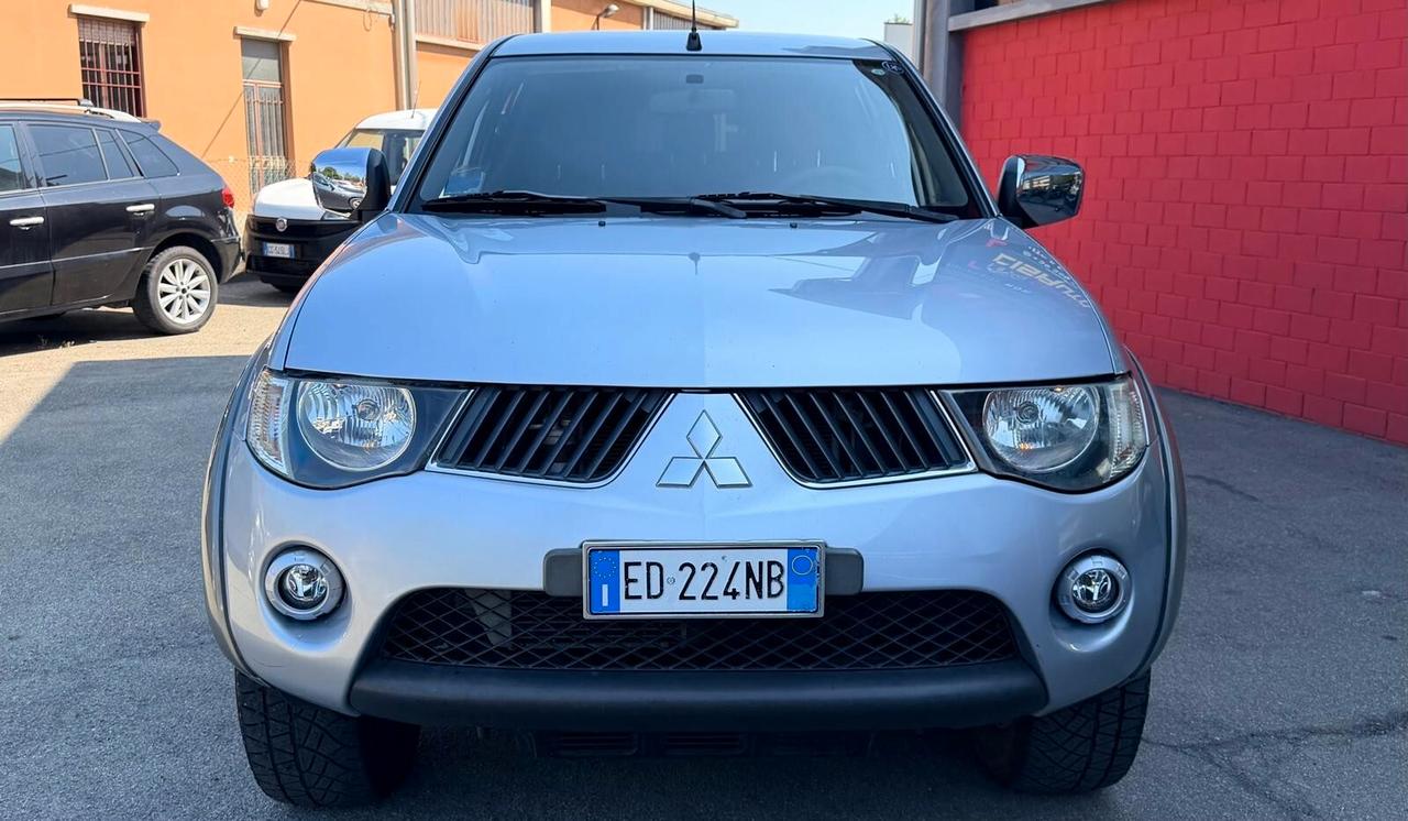 Mitsubishi L200 2.5 DI-D/178CV 4X4 DC Intense Plus