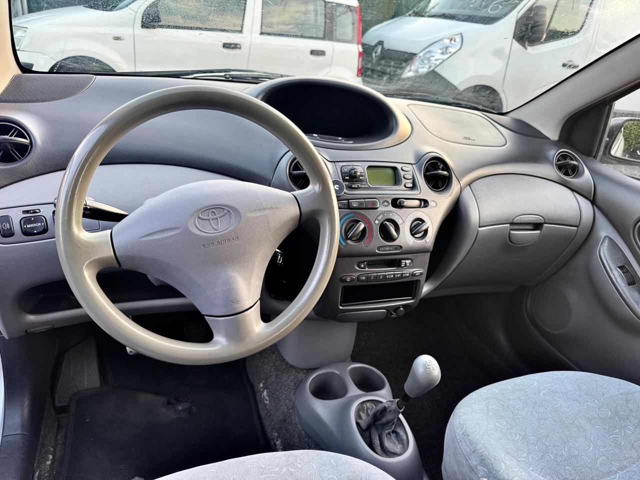 Toyota Yaris 1.0i 3 porte benzina 68cv Neopatentati 2001
