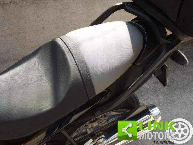 BMW R 1200 R anno 2008 con valigie laterali BMW originali