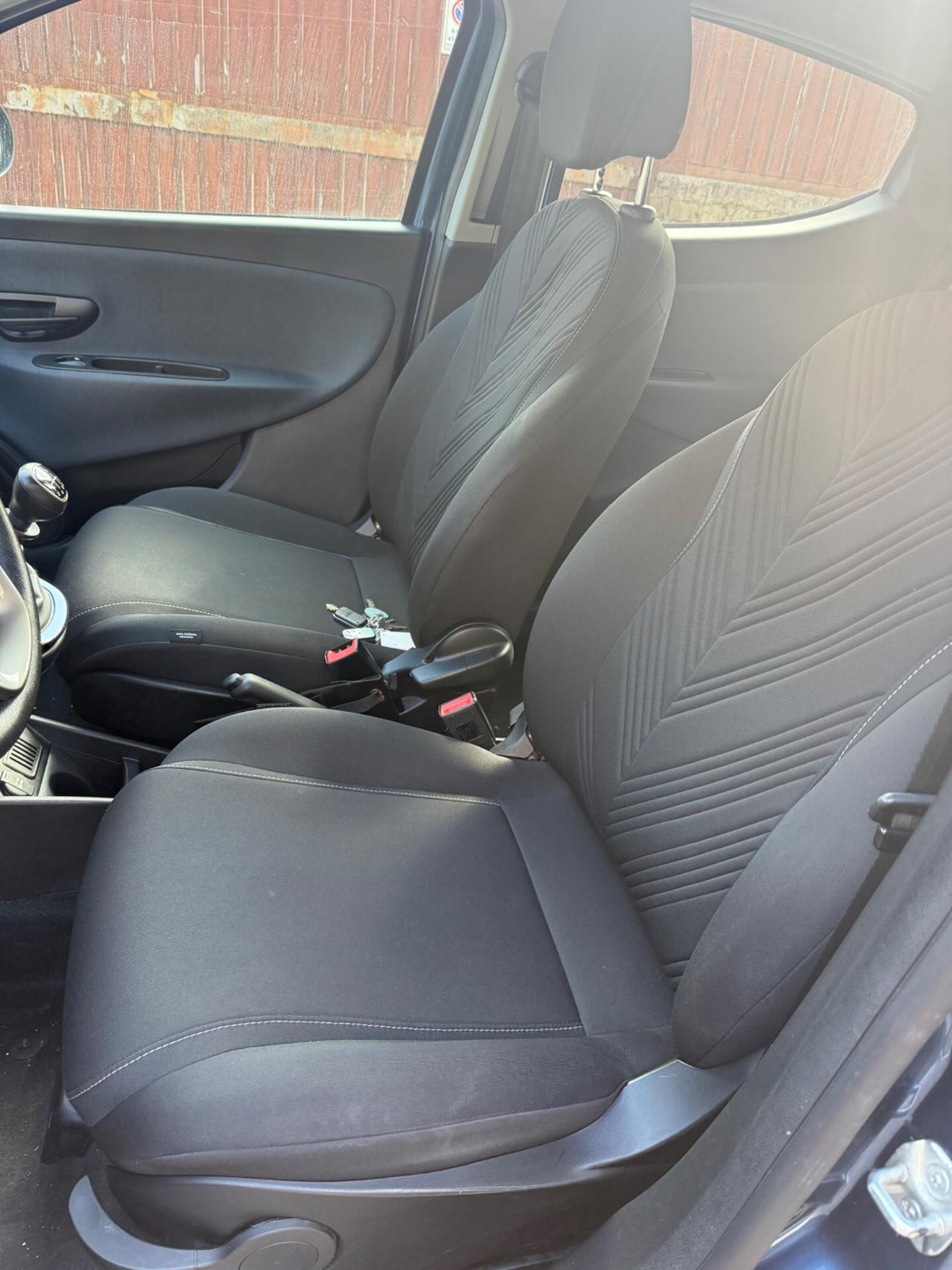 Lancia Ypsilon 1.0 FireFly 5 porte S&S Hybrid Alberta Ferretti