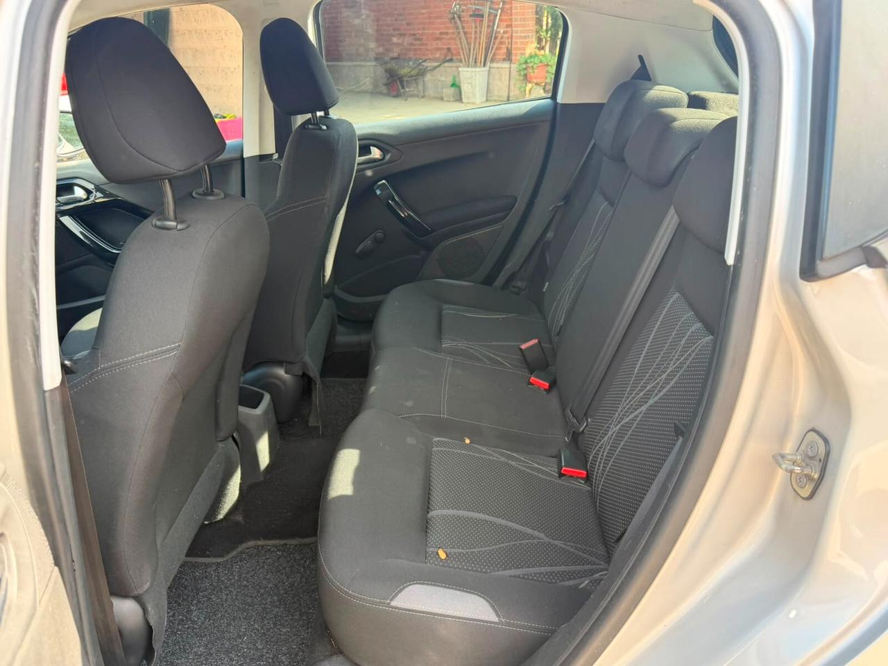 Peugeot 208 1.4 HDi 68 CV 5 porte Allure