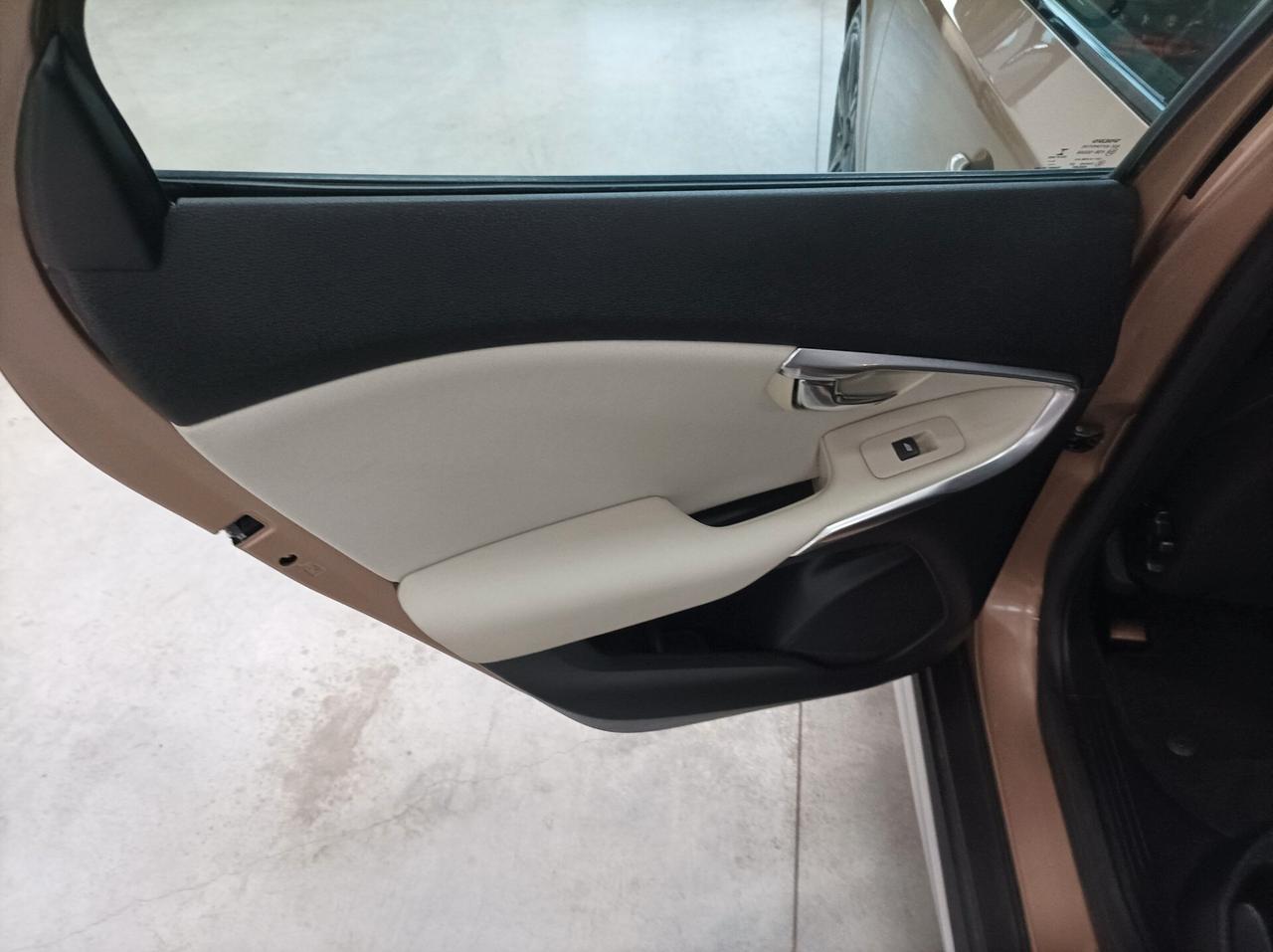 Volvo V40 Cross Country D3 CV 150 Geartronic Momentum 05/2013