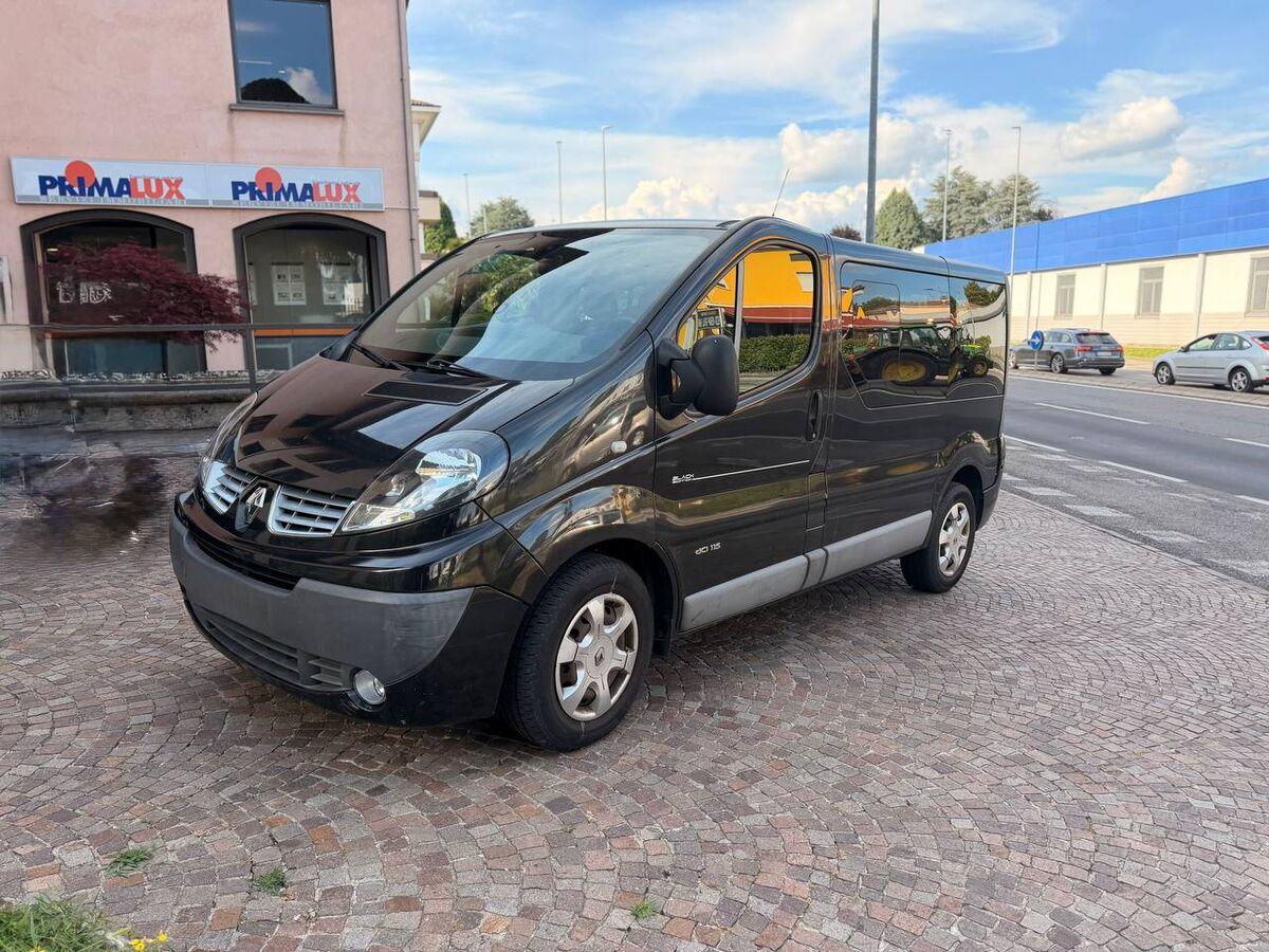 Renault TRAFIC PASSENGER 2.0 D 9 POSTI
