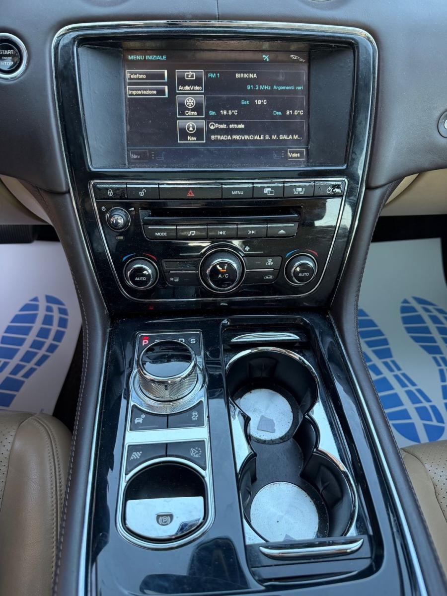 JAGUAR - XJ - 3.0D V6 Premium Luxury