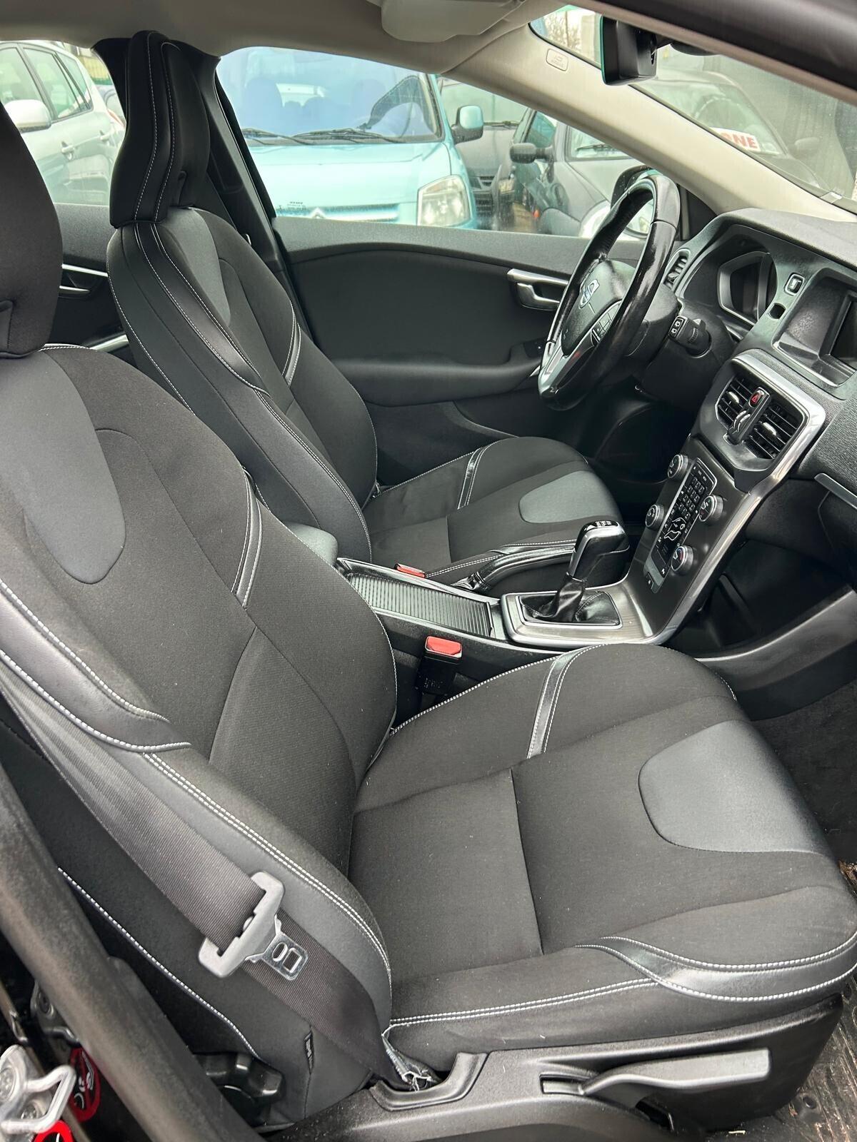 Volvo V40 T2 R-design Kinetic 2.0 Benzina ok neo patentati